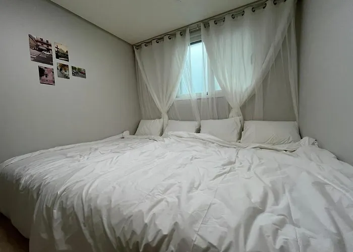 Apartment 신축 엘레베이터있는 방4개 화장실2개 *