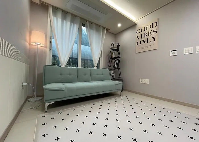 Apartment 신축 엘레베이터있는 방4개 화장실2개 *