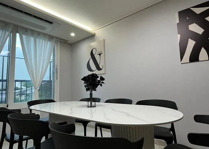신축 엘레베이터있는 방4개 화장실2개 Apartment *