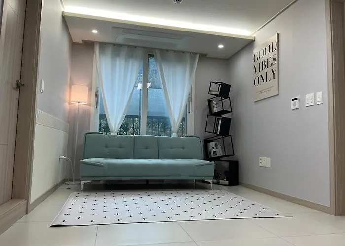 Apartment 신축 엘레베이터있는 방4개 화장실2개 *