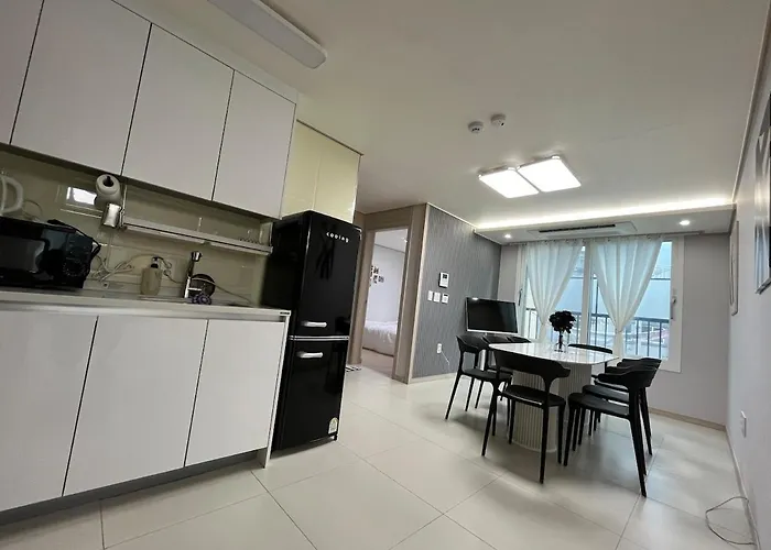 신축 엘레베이터있는 방4개 화장실2개 Apartment *
