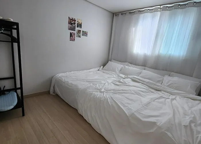 신축 엘레베이터있는 방4개 화장실2개 Apartment *