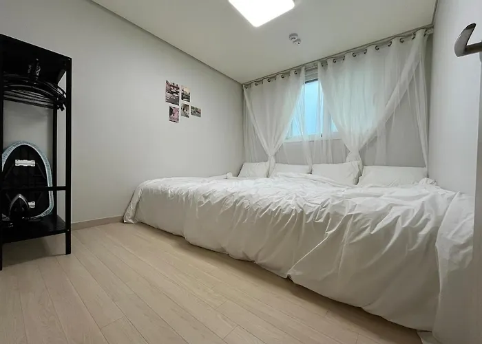 신축 엘레베이터있는 방4개 화장실2개 Apartment *