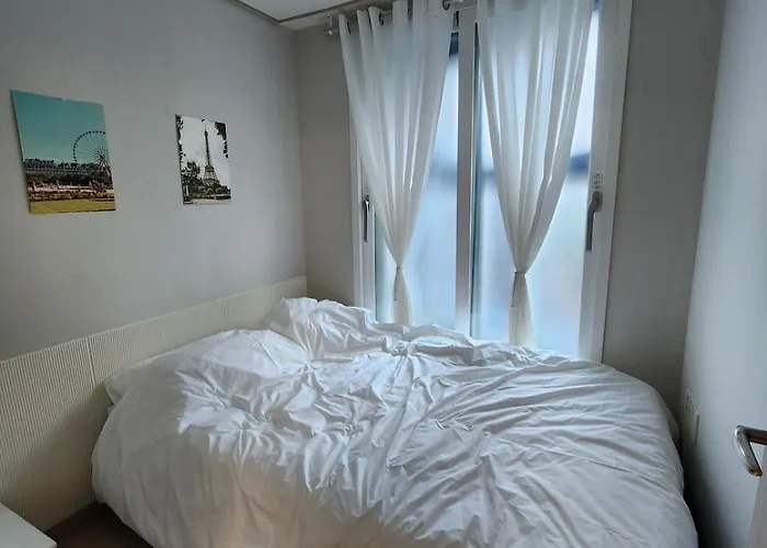 신축 엘레베이터있는 방4개 화장실2개 Apartment *